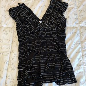 🖤Black and white tank top🖤